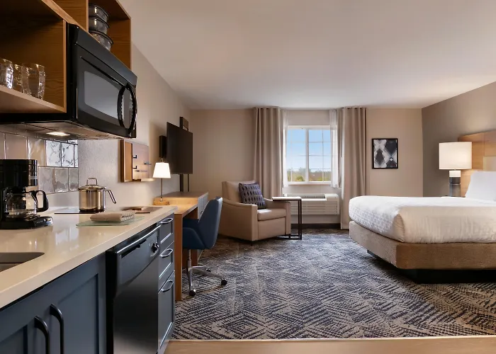 Candlewood Hotel 2*