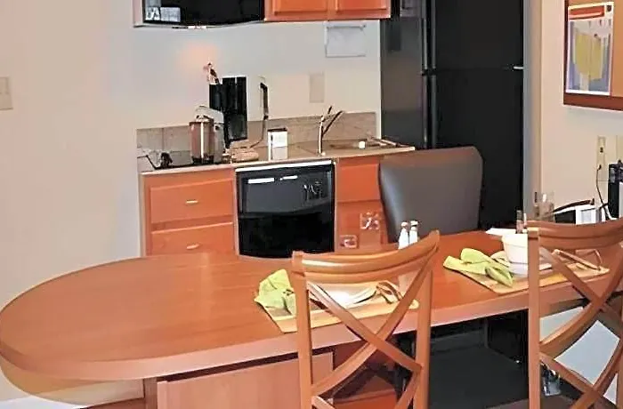 Candlewood Hotel 2*